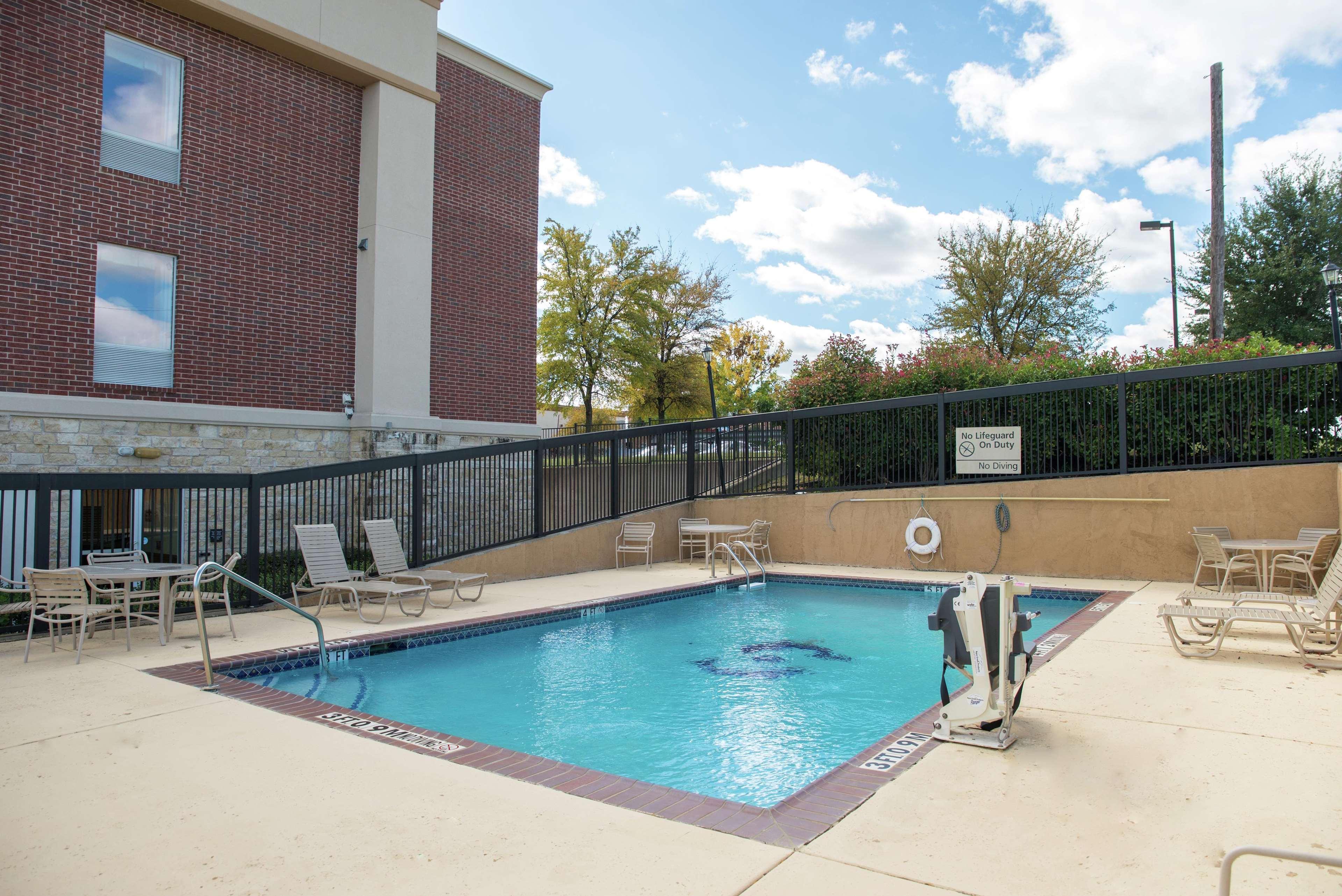 Hampton Inn Dallas-Рокуол Екстериор снимка